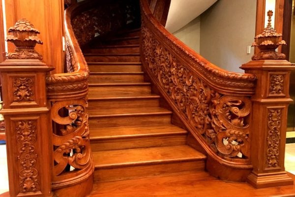 Mẫu trụ cầu thang gỗ đẹp trong thiết kế cầu thang bộ